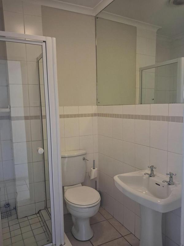 To Let 2 Bedroom Property for Rent in Vredehoek Western Cape
